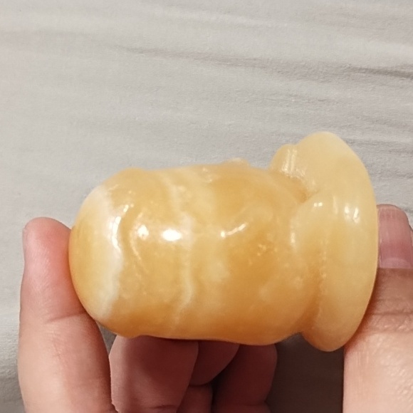 Orange Calcite Gudetama carving - Picture 3 of 5